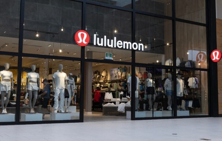 lululemon Athletica retail mall location.