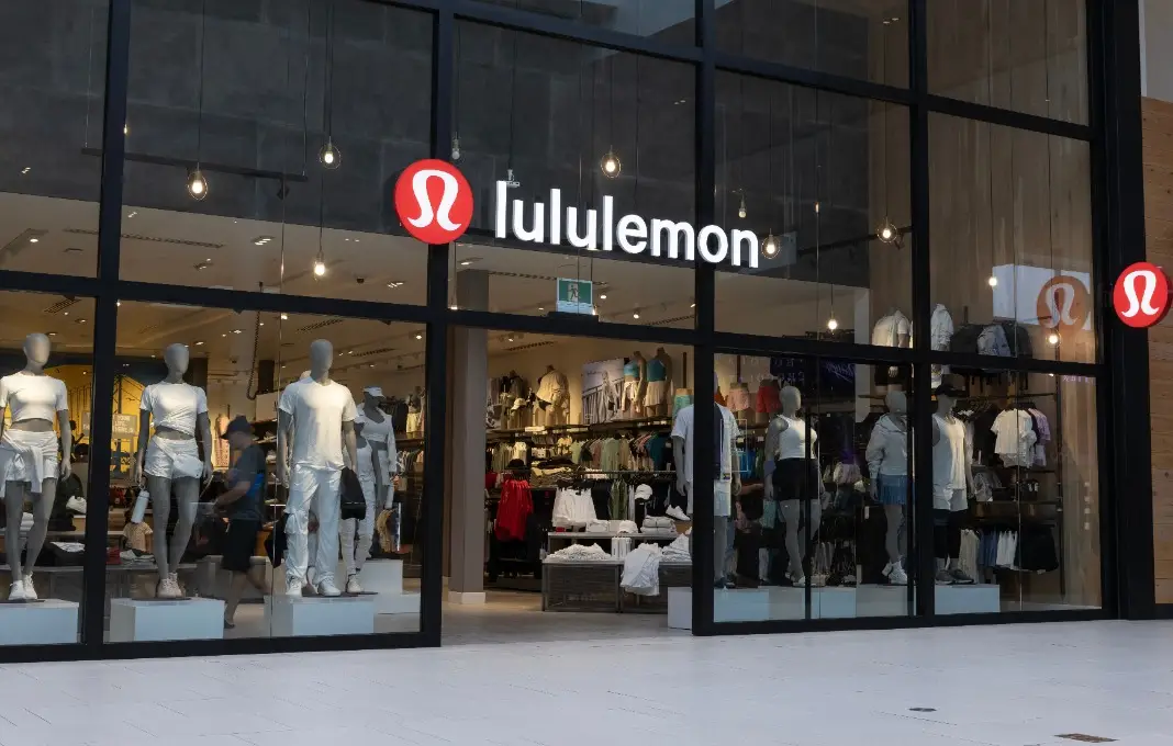 lululemon Athletica retail mall location.